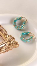 Retro high-end thorn colored enamel earrings, niche personality, fashionable and light luxury ear clips