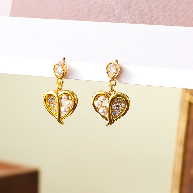 French exquisite hollow heart micro-inlaid zircon pearl earrings for women, high-end and versatile small silver needle earrings