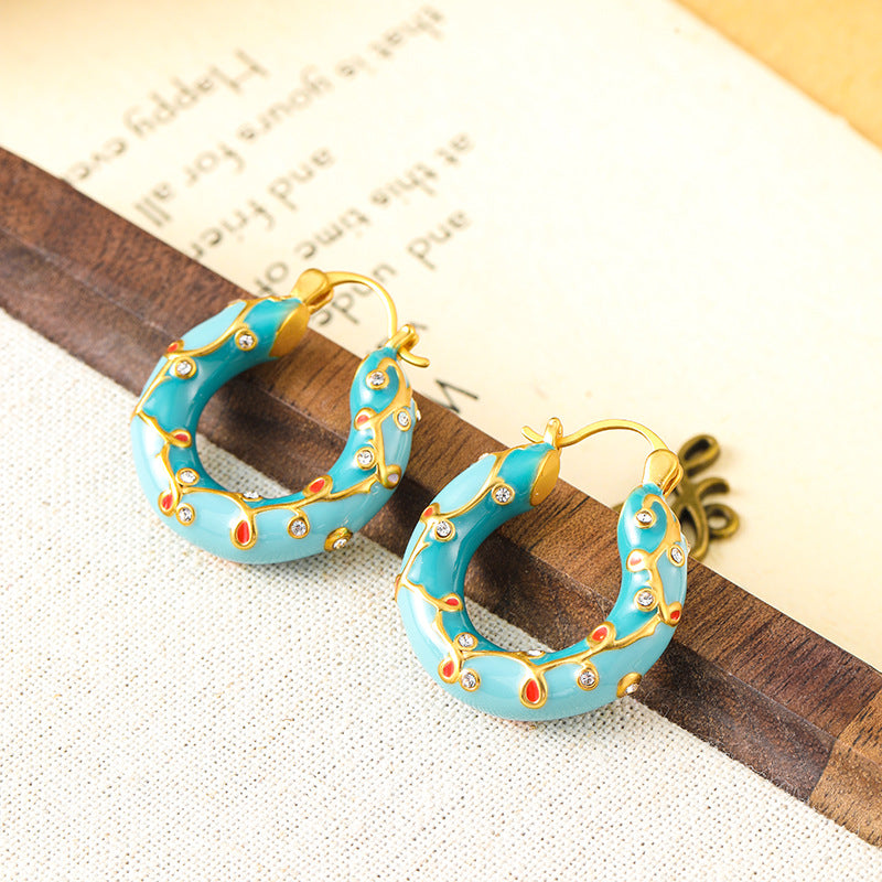 Retro high-end thorn colored enamel earrings, niche personality, fashionable and light luxury ear clips
