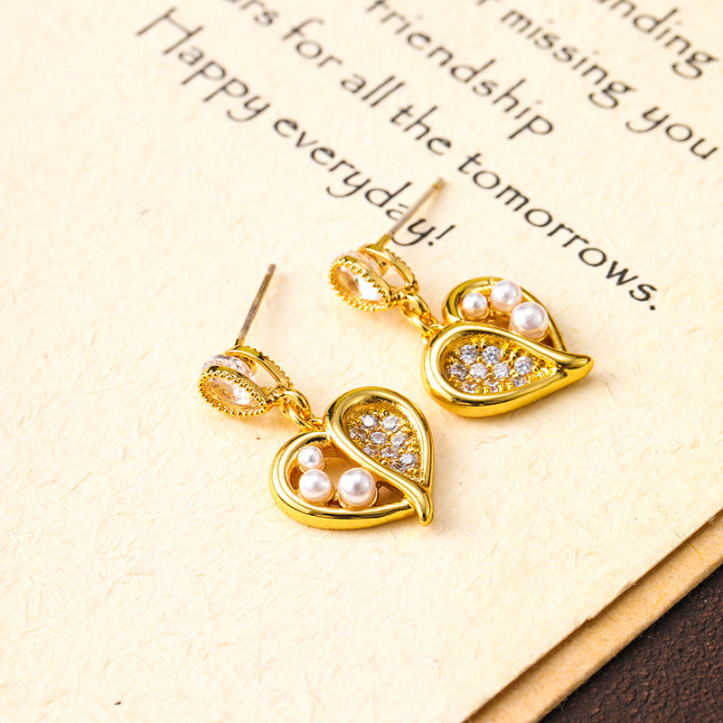 French exquisite hollow heart micro-inlaid zircon pearl earrings for women, high-end and versatile small silver needle earrings