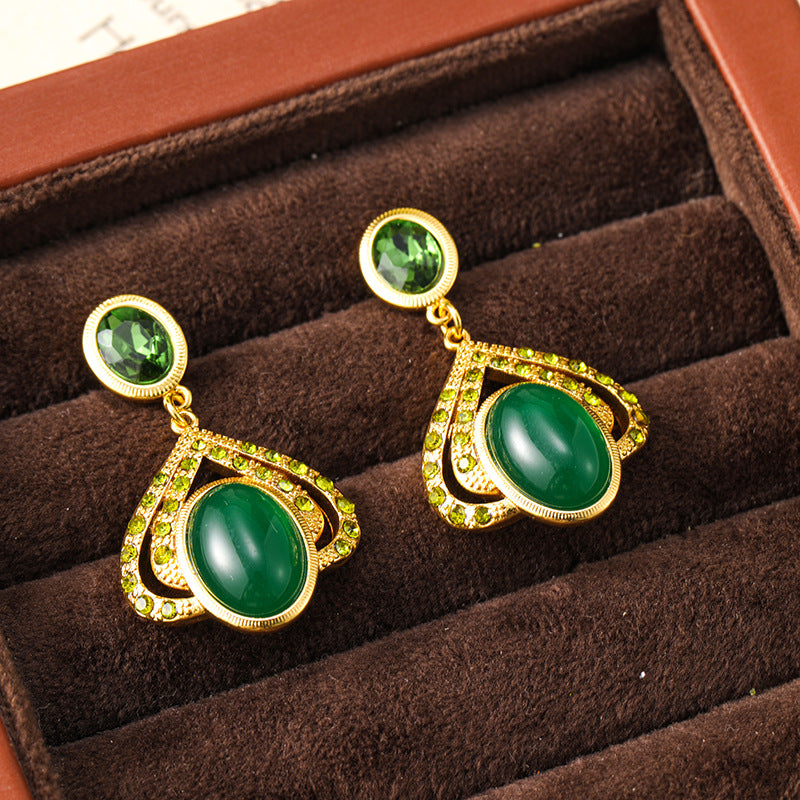 Medieval vintage palace style diamond heart emerald gemstone retro earrings high-end niche earrings