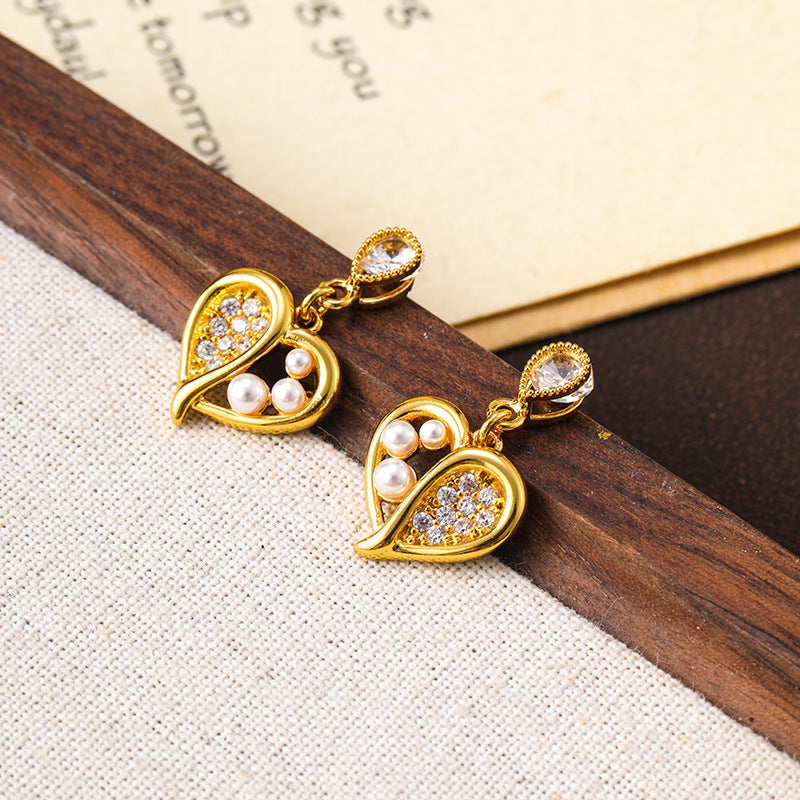 French exquisite hollow heart micro-inlaid zircon pearl earrings for women, high-end and versatile small silver needle earrings