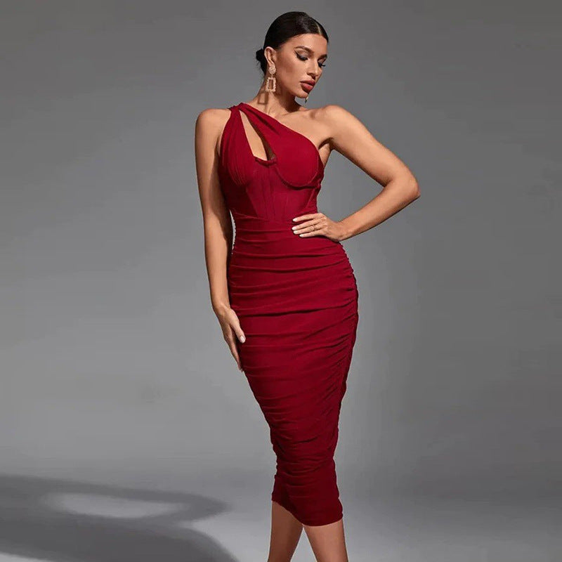 Solid color pleated one shoulder herringbone hollow dress